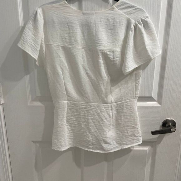 $ BASIL LOLA Women's Crop Top White Size Medium - Picture 3 of 4